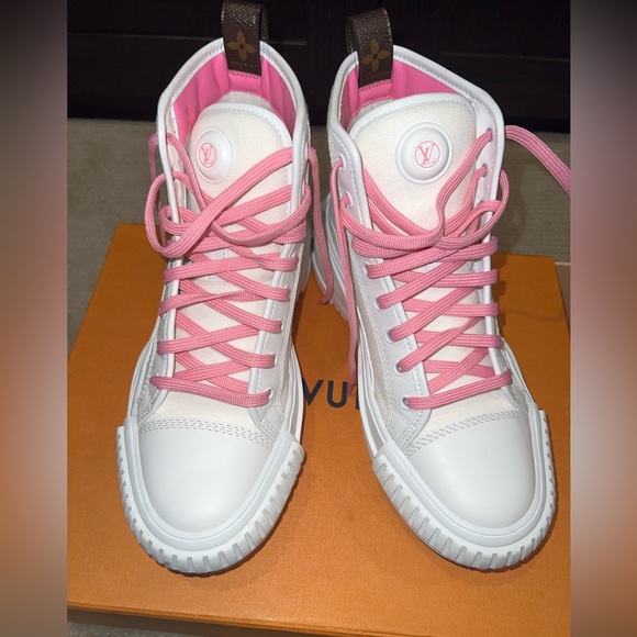 Pink and white Louis Vuitton Squad Sneaker - Picture 4 of 6